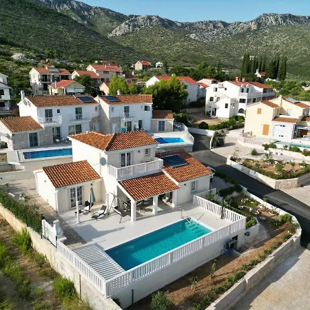 Aura Villa