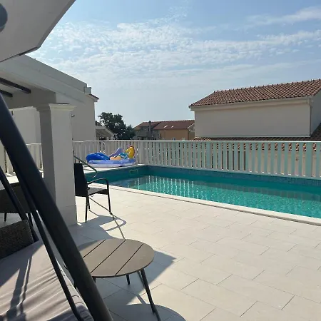 Villa Aura *