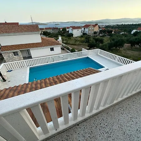 Aura Villa *
